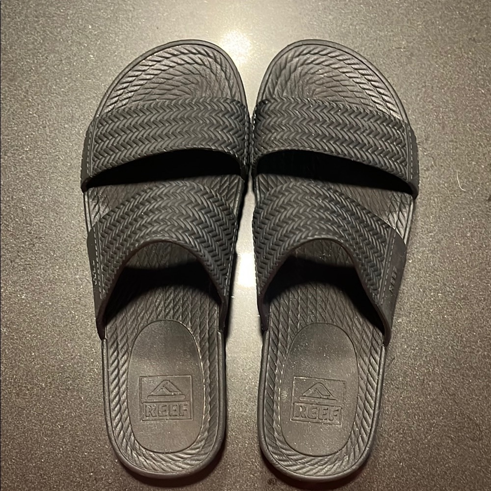 Women’s Reef Black Sandals size 9